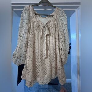 So pretty ..Roz & Ali warm cream color and black dots Blouse!